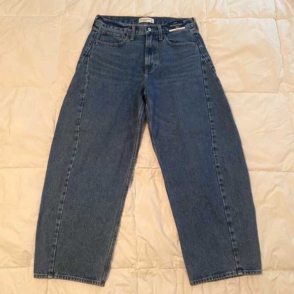 Abercrombie Mid Rise Barrel Jeans Curve Love - Picture 7 of 9